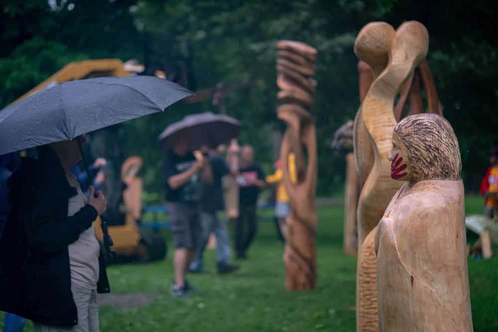 Harry Whitehorse Wood Sculpture Fest Closing Ceremony08