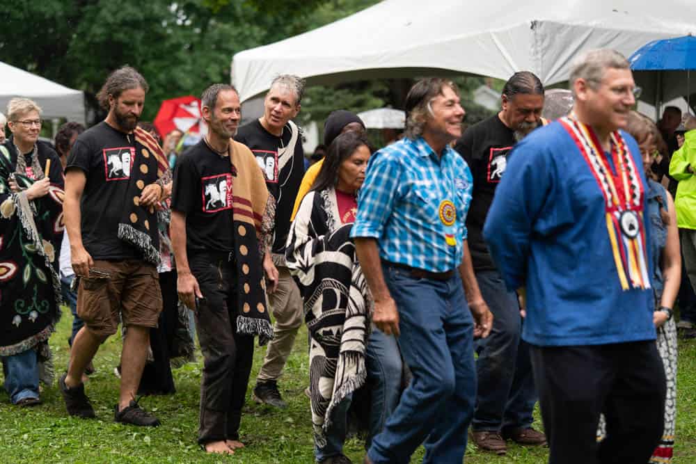 Harry Whitehorse Wood Sculpture Fest Closing Ceremony57